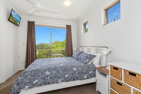 BEACH BLISS LUXURIOUS APARTMENT With POOL - Melbourne Tourism 5