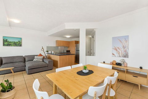 BEACH BLISS LUXURIOUS APARTMENT With POOL - Melbourne Tourism 4