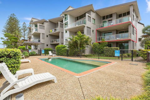 BEACH BLISS LUXURIOUS APARTMENT With POOL - Melbourne Tourism 0