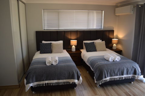 Eagle Bay House - Melbourne Tourism 5