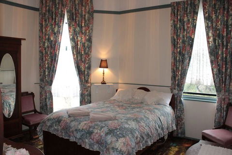 Bischoff Hotel - Melbourne Tourism 6