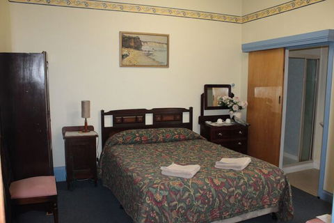 Bischoff Hotel - Melbourne Tourism 3