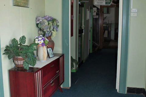 Bischoff Hotel - Melbourne Tourism 2