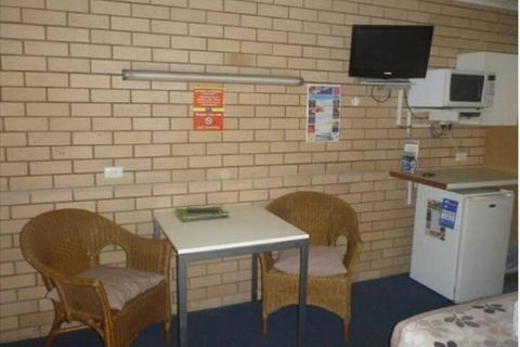 Twin Pines Motel - Melbourne Tourism 5