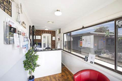 Hamilton Lakeside Motel - Melbourne Tourism 1