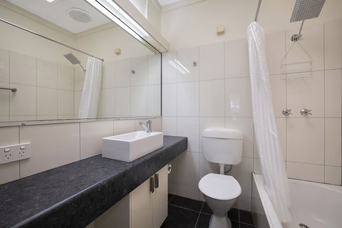 Hamilton Lakeside Motel - Melbourne Tourism 6