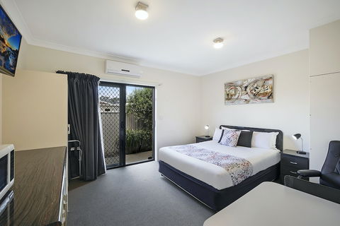 Hamilton Lakeside Motel - Melbourne Tourism 4