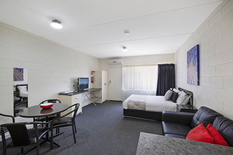 Hamilton Lakeside Motel - Melbourne Tourism 2