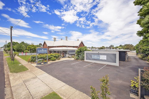 Hamilton Lakeside Motel - Melbourne Tourism 0