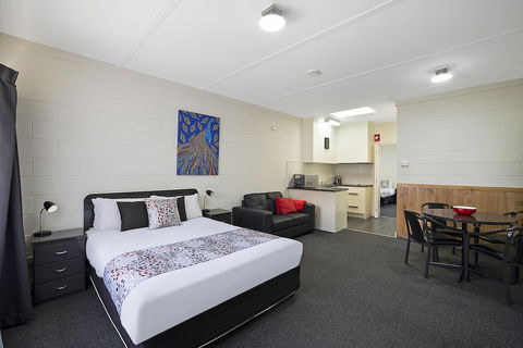 Hamilton Lakeside Motel - Melbourne Tourism 5