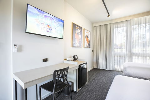 Nightcap At Sandown Park Hotel - Melbourne Tourism 4