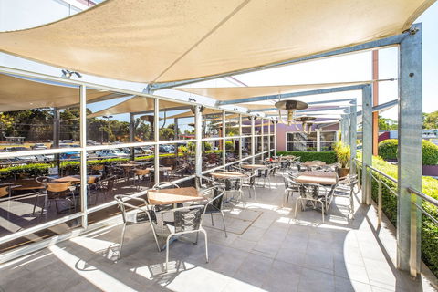 Nightcap At Sandown Park Hotel - Melbourne Tourism 1