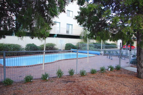 Canberra Short Term And Holiday Accommodation - Melbourne Tourism 4