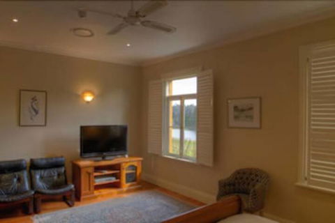 Tizzana Winery Bed & Breakfast - Melbourne Tourism 5