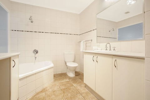 Sea Foam Villas - Melbourne Tourism 5
