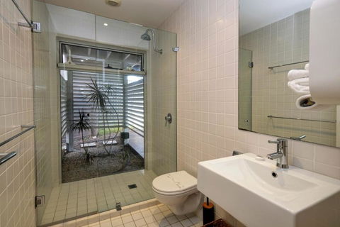 BEACH BAY BEE PET FRIENDLY - Melbourne Tourism 5