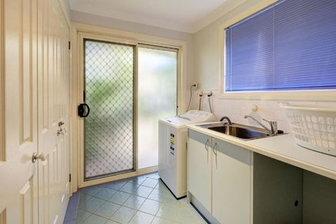 FRANGIPANI BEACH HOUSE PET FRIENDLY 22 Belbourie Cres Boomerang Beach - Melbourne Tourism 2