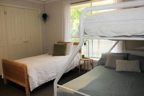 FRANGIPANI BEACH HOUSE PET FRIENDLY 22 Belbourie Cres Boomerang Beach - Melbourne Tourism 1