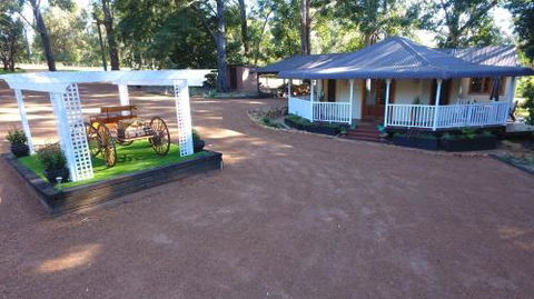 Quiet Escapes Cottages - Melbourne Tourism 5
