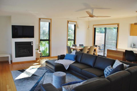 COASTAL BEAUTY On BRUCE - Melbourne Tourism 2