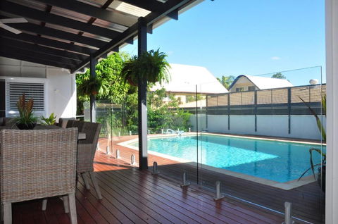 10 Double Island Drive Modern Family Home Centrally Located Swimming Pool & Outdoor Area - Melbourne Tourism 1