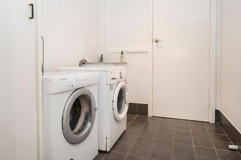 Eagle Bay Beach House - Melbourne Tourism 7