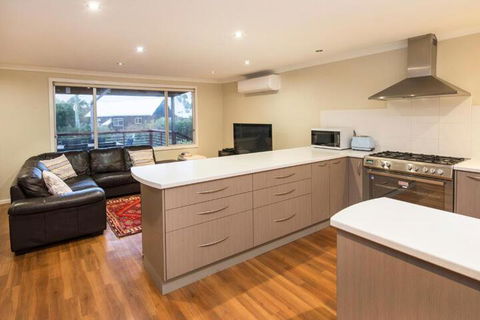 Eagle Bay Beach House - Melbourne Tourism 6
