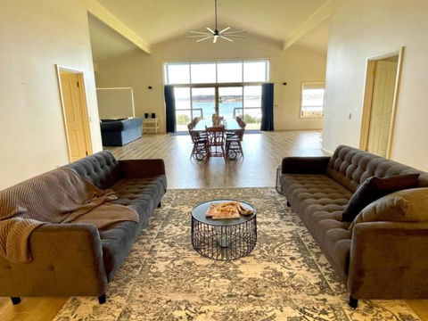 Emu Bay Lodge - Melbourne Tourism 6