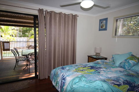 1 Naiad Court Lowset Family Home With Swimming Pool & Covered Deck. Pet Friendly - Melbourne Tourism 5