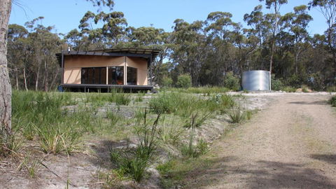 BAY Of FIRES ECO HUT Off Grid Experience At Binalong Bay - Melbourne Tourism 1