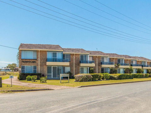 Fairholme 8 Perfect Lakefront Position - Melbourne Tourism 6