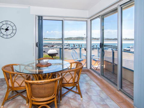 Fairholme 8 Perfect Lakefront Position - Melbourne Tourism 5
