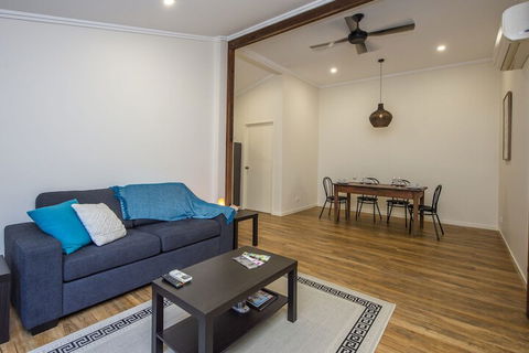 Sail Rock Apartment 1 - Melbourne Tourism 4