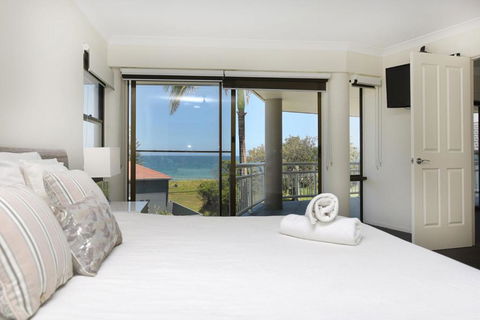 BEACHSIDE MANOR Walk To The Beach - Melbourne Tourism 3