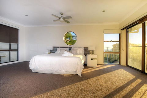 BEACHSIDE MANOR Walk To The Beach - Melbourne Tourism 6