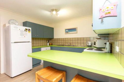 Apartment With Inground Pool - Melbourne Tourism 4
