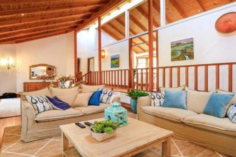 Treetops Elegant Inviting Designer Cedar Home - Melbourne Tourism 7
