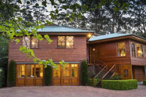Treetops Elegant Inviting Designer Cedar Home - Melbourne Tourism 0
