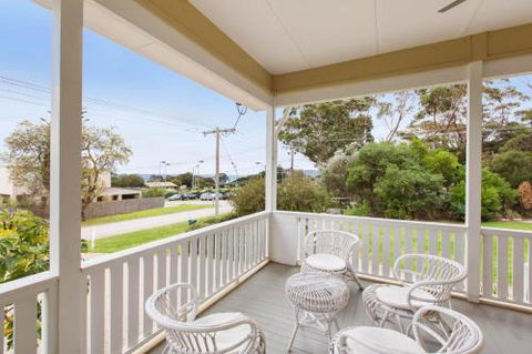 BEACHSIDE GETAWAY DROMANA - Melbourne Tourism 1