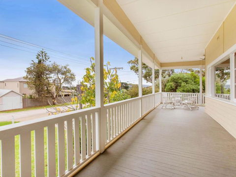 BEACHSIDE GETAWAY DROMANA - Melbourne Tourism 5