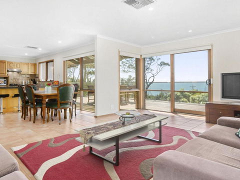 VIEWS At MCCRAE..... - Melbourne Tourism 1