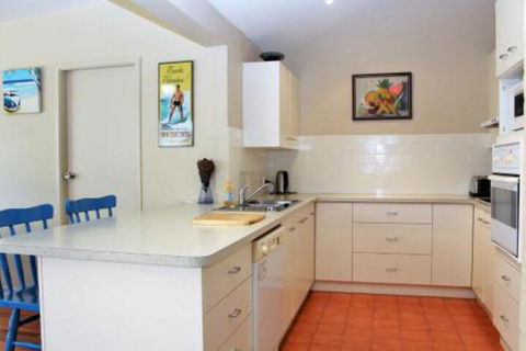 BEACHSIDE VILLA 2 - Melbourne Tourism 2