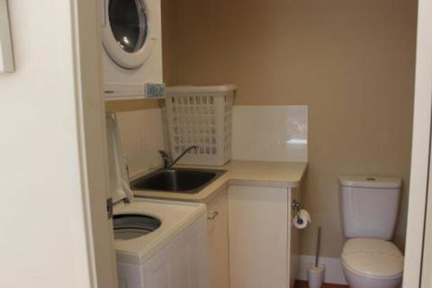 BEACHSIDE VILLA 2 - Melbourne Tourism 7