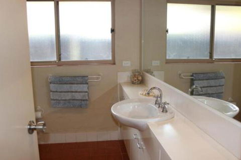BEACHSIDE VILLA 2 - Melbourne Tourism 5
