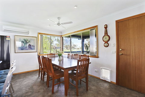 Yarragon 4 Bedroom House In Gippsland - Melbourne Tourism 6
