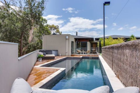 Kalina Retreat Tennis & Pool - Melbourne Tourism 0