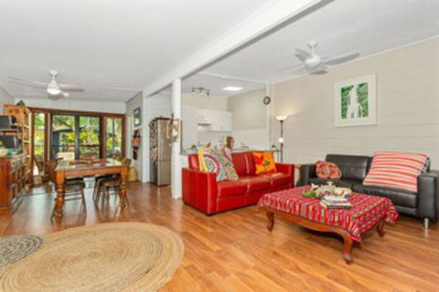 BEACH RETREAT - Melbourne Tourism 0