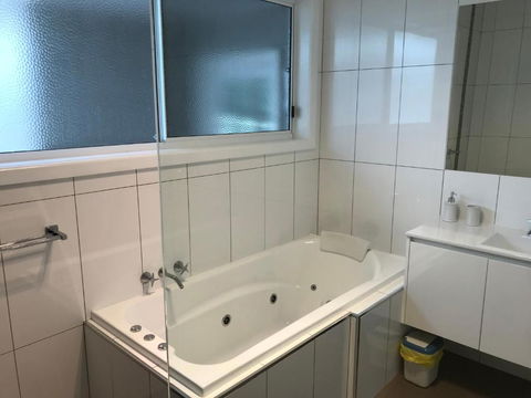 BEACHPOINT COTTAGE - Melbourne Tourism 1