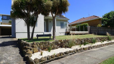 BEACHPOINT COTTAGE - Melbourne Tourism 2