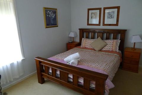 BEACHPOINT COTTAGE - Melbourne Tourism 4
